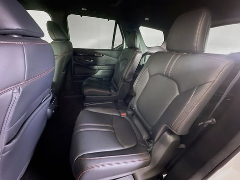 Used 2025 Honda Pilot TrailSport image 27