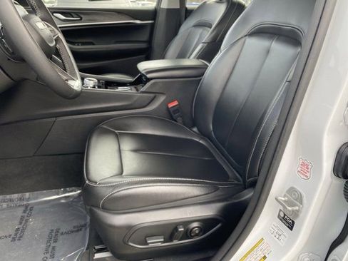 Used 2023 Jeep Grand Cherokee L Limited image 9