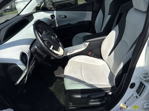 Used 2017 Toyota Prius Three Touring FWD image 12