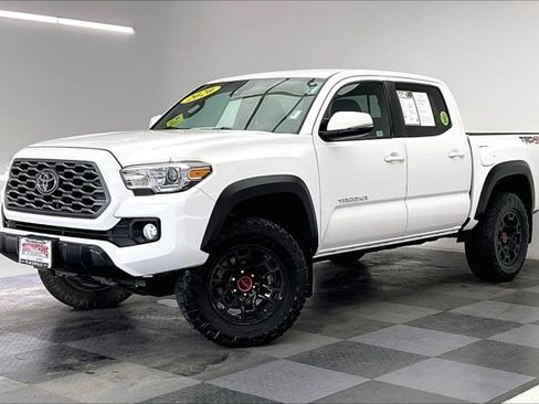 Used 2020 Toyota Tacoma TRD Off-Road image 12
