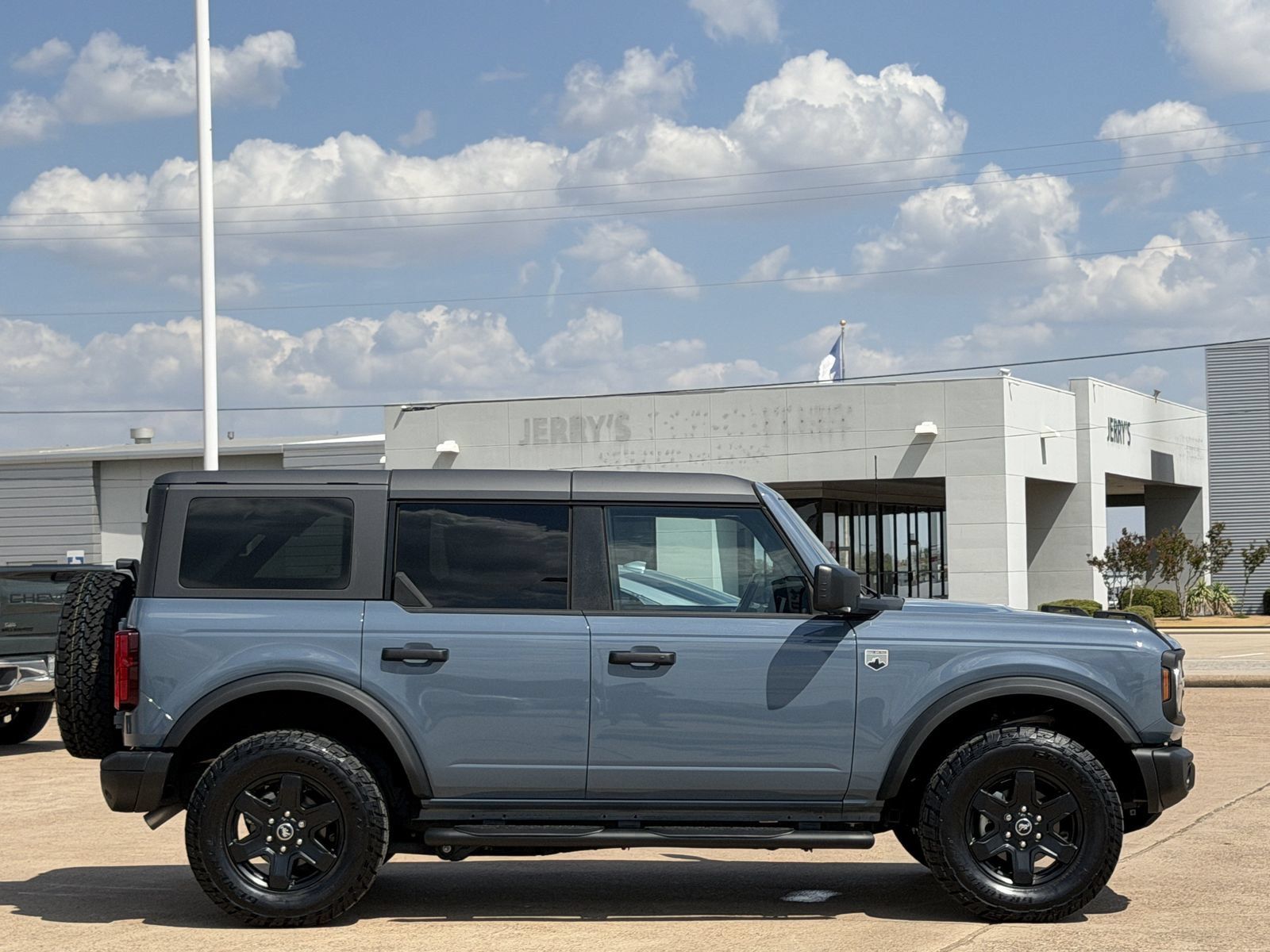 Used 2025 Ford Bronco Big Bend w/ Black Diamond Package AWD/4WD image 3