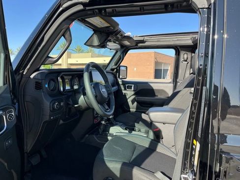 Used 2025 Jeep Wrangler Unlimited Rubicon 4xe w/ Convenience Group AWD/4WD image 10