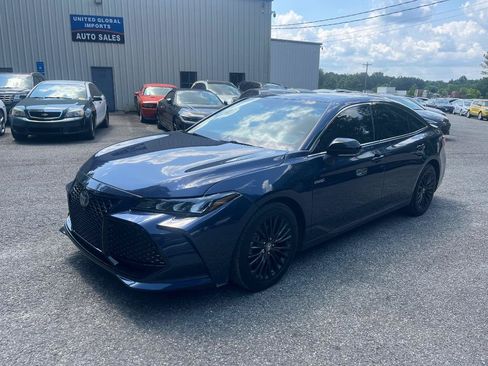 Used 2019 Toyota Avalon XSE w/ Four Season Floor Mat Package FWD image 2