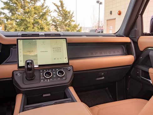 New 2026 Land Rover Defender 130 X-Dynamic SE image 39