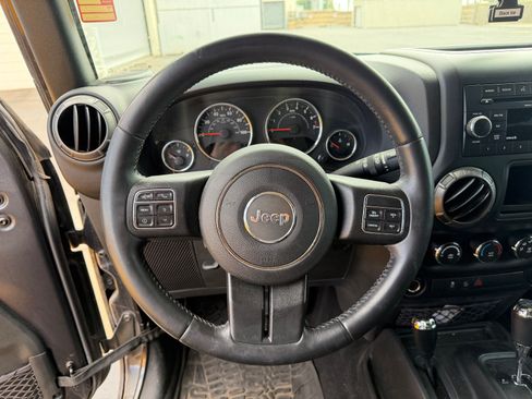 Used 2018 Jeep Wrangler Sport AWD/4WD image 11