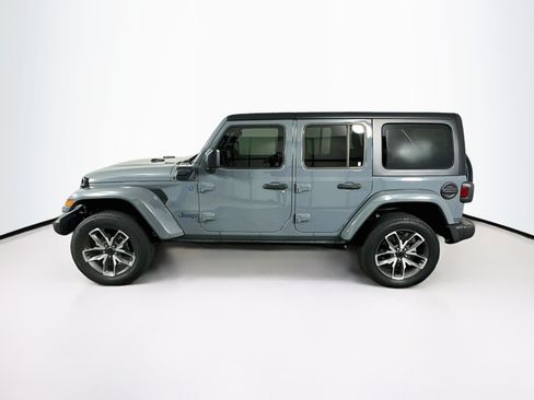 Used 2024 Jeep Wrangler Unlimited AWD/4WD image 4
