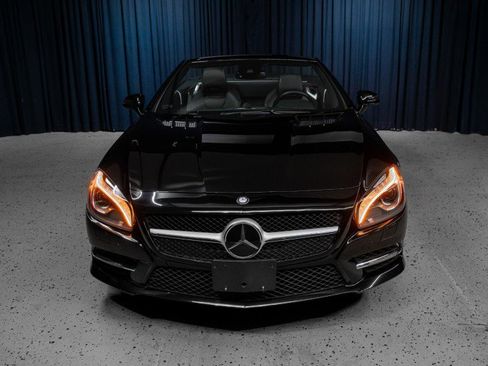 Used 2016 Mercedes-Benz SL 550 image 3