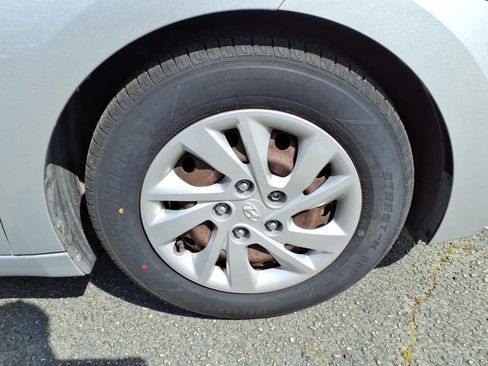 Used 2018 Hyundai Elantra SE image 10