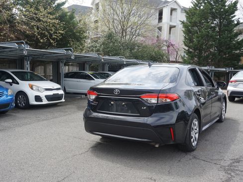 Used 2022 Toyota Corolla LE image 4