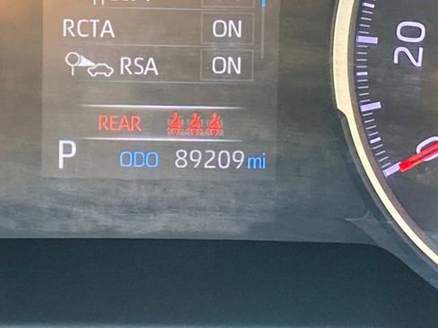 Used 2021 Toyota RAV4 XLE w/ Convenience Package FWD image 17