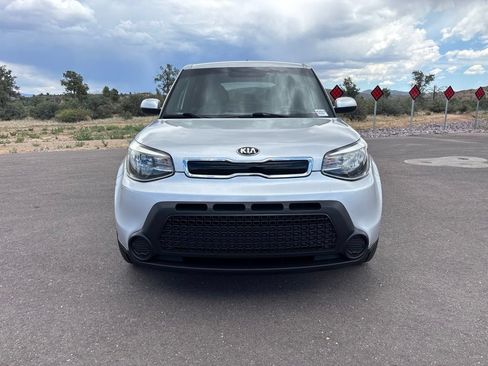 Used 2015 Kia Soul + FWD image 10