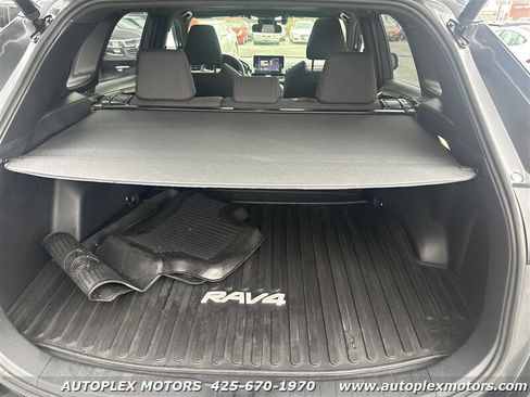 Used 2023 Toyota RAV4 SE image 13