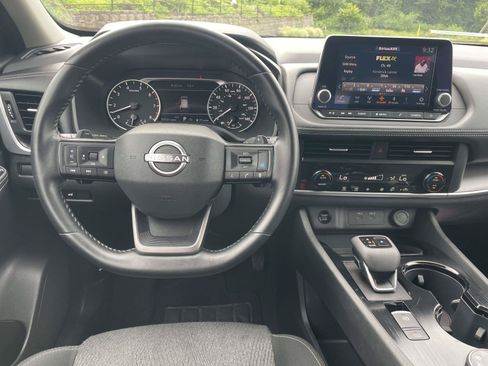 Used 2025 Nissan Rogue SV AWD/4WD image 15