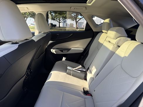 Used 2025 Lexus NX 300h AWD w/ Luxury Package image 24