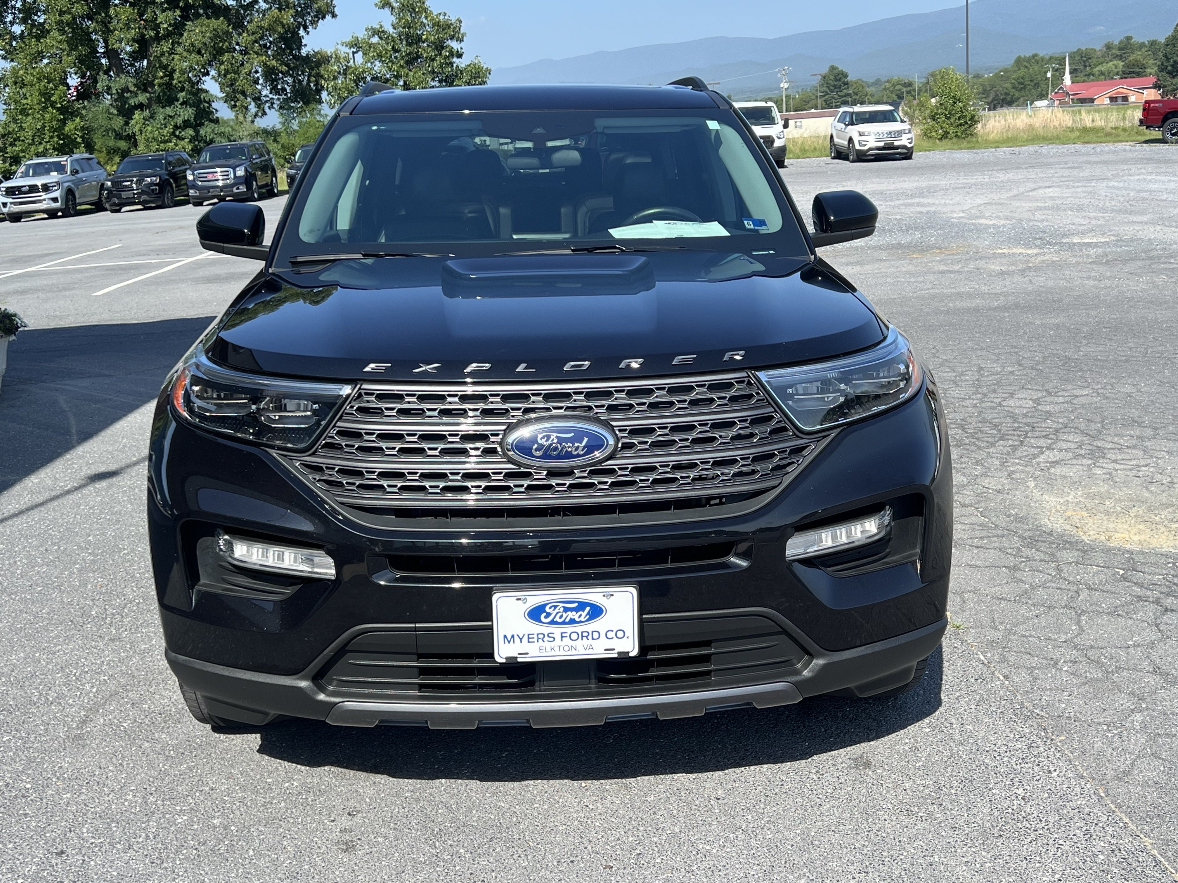 Used 2023 Ford Explorer XLT w/ Equipment Group 202A AWD/4WD image 3