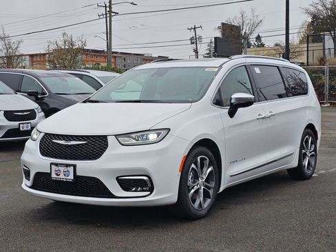 New 2026 Chrysler Pacifica Pinnacle image 4