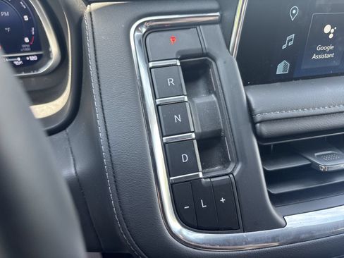 Used 2024 Chevrolet Tahoe Z71 w/ Luxury Package AWD/4WD image 19