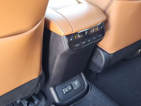 New 2026 Toyota Highlander Platinum image 25