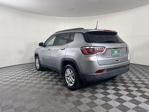 Used 2018 Jeep Compass Sport w/ Tech Group FWD image 3