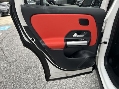 Certified 2025 Mercedes-Benz GLA 250 image 37