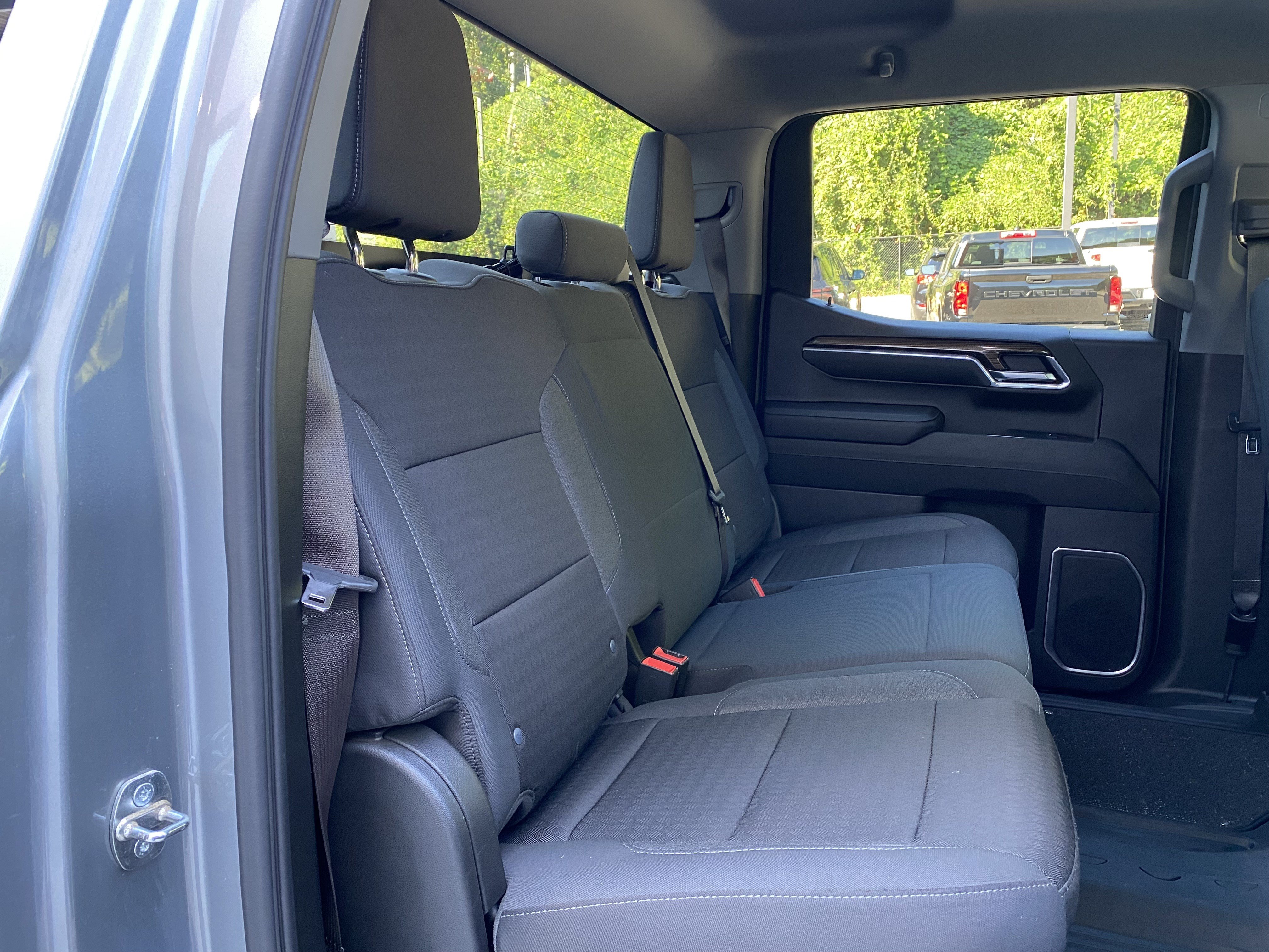 Used 2023 Chevrolet Silverado 1500 LT AWD/4WD image 34