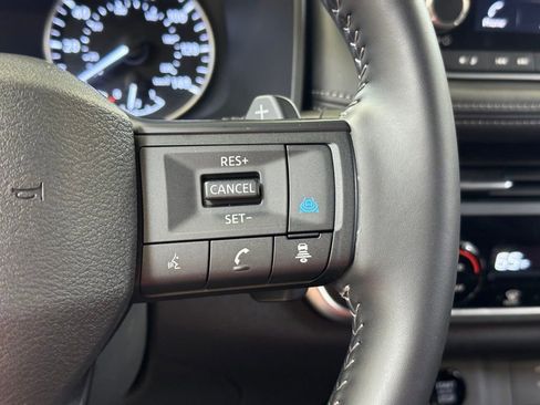 Used 2025 Nissan Rogue SV image 33