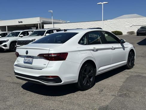 Used 2024 Volkswagen Jetta SE w/ Panoramic Sunroof Package image 24