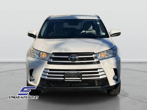 Used 2019 Toyota Highlander XLE image 2