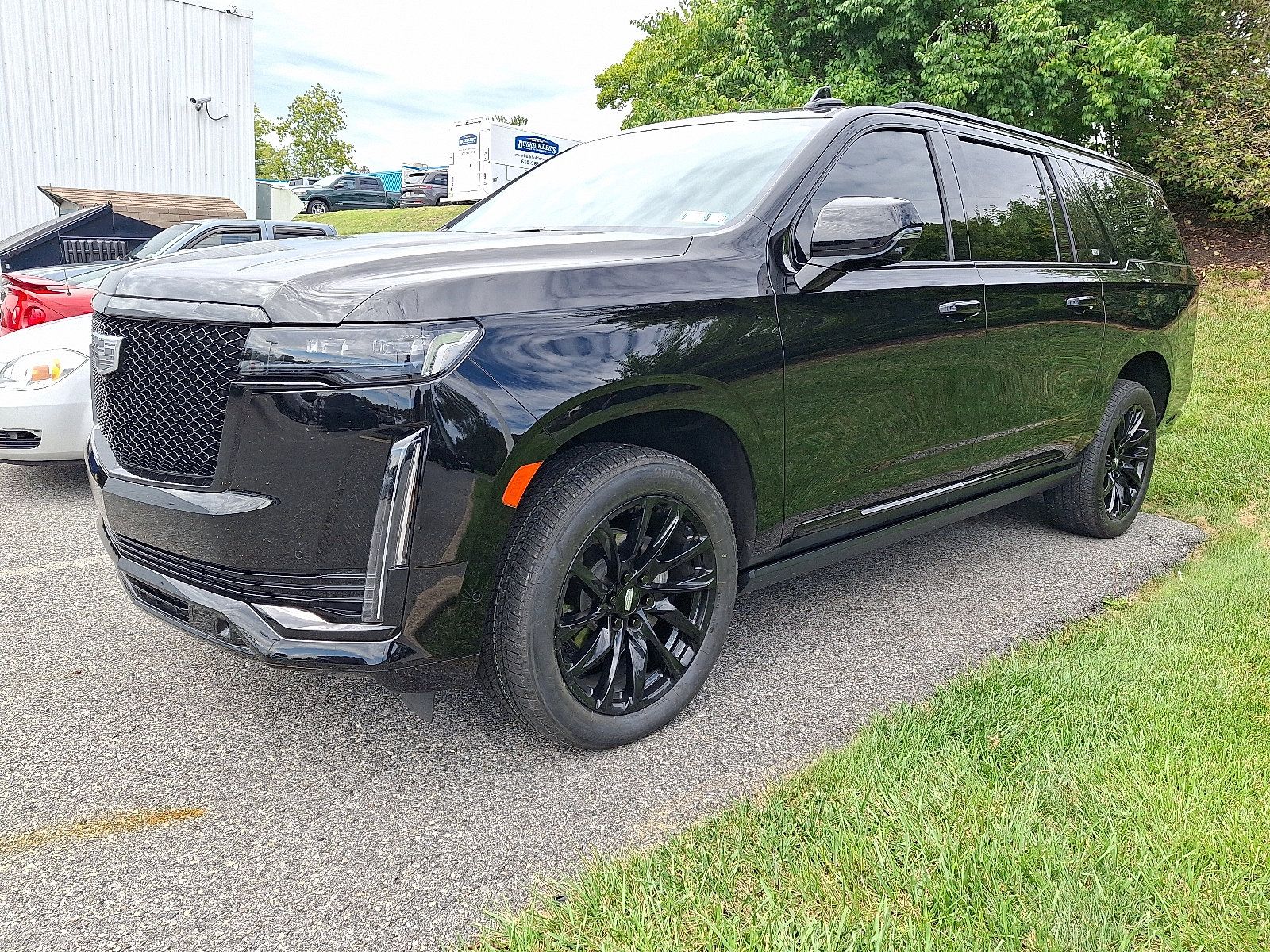 Certified 2024 Cadillac Escalade ESV Sport Platinum w/ LPO, ONYX Package AWD/4WD image 3