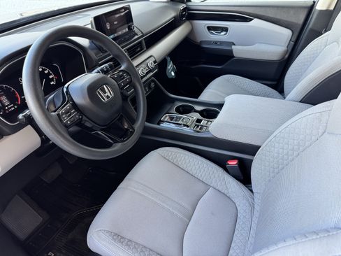 Used 2024 Honda Pilot LX image 9