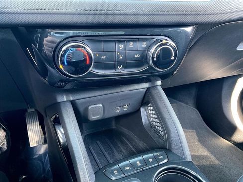 Used 2025 Chevrolet TrailBlazer LT AWD/4WD image 24