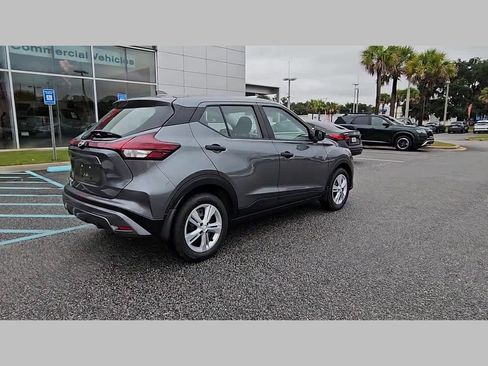 New 2025 Nissan Kicks Play S image 32