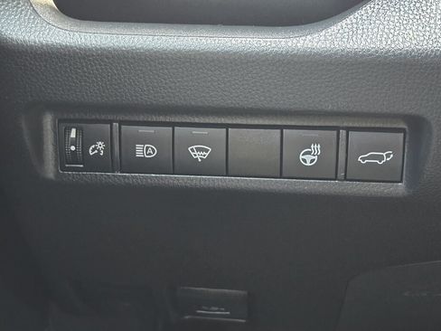 Used 2021 Toyota RAV4 XLE w/ Convenience Package AWD/4WD image 16