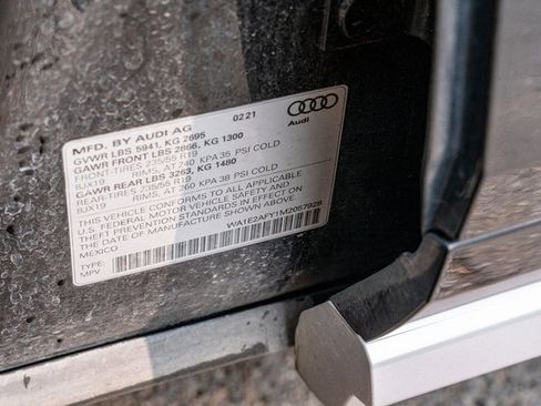 Used 2021 Audi Q5 e Premium Plus w/ Premium Plus Package image 31