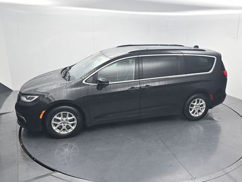 Used 2022 Chrysler Pacifica Touring-L FWD image 52