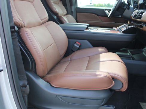Used 2024 Lincoln Navigator Reserve AWD/4WD image 19