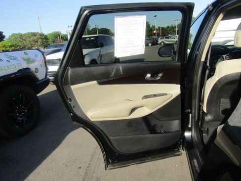 Used 2020 Kia Sorento LX AWD/4WD image 14