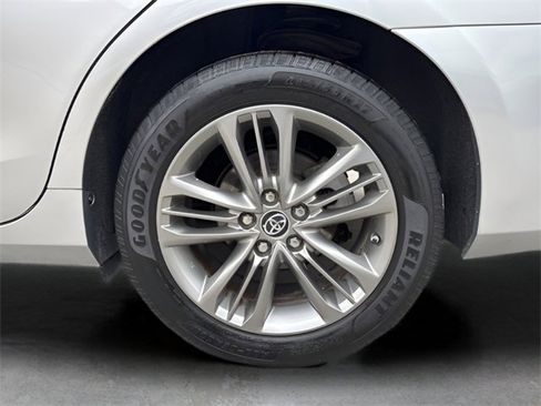 Used 2016 Toyota Camry SE image 9