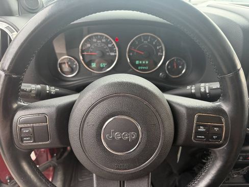 Used 2012 Jeep Wrangler Unlimited Sahara w/ Dual Top Group AWD/4WD image 13