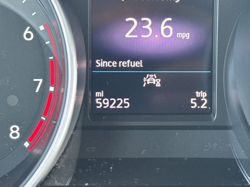 Used 2021 Volkswagen Tiguan SE w/ Panoramic Sunroof Package FWD image 10