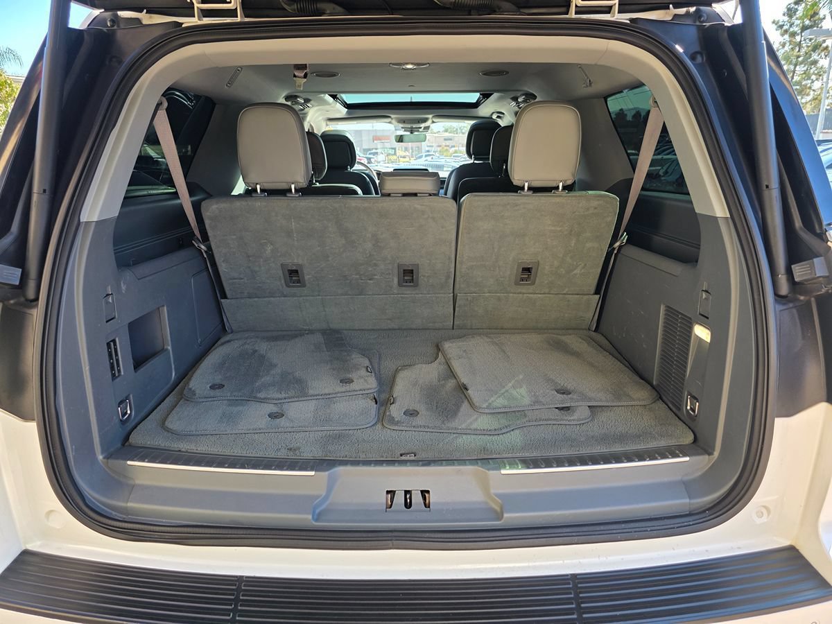 Used 2018 Lincoln Navigator L Select w/ Technology Package RWD image 19