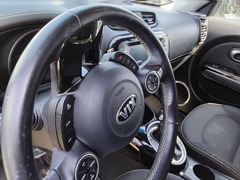 Used 2015 Kia Soul + w/ Audio Package FWD image 8