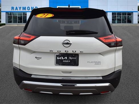 Used 2021 Nissan Rogue Platinum image 4