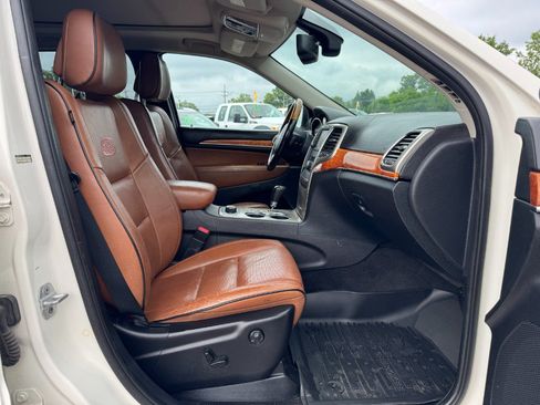 Used 2012 Jeep Grand Cherokee Overland AWD/4WD image 19