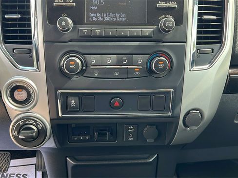 Used 2017 Nissan Titan SV image 24