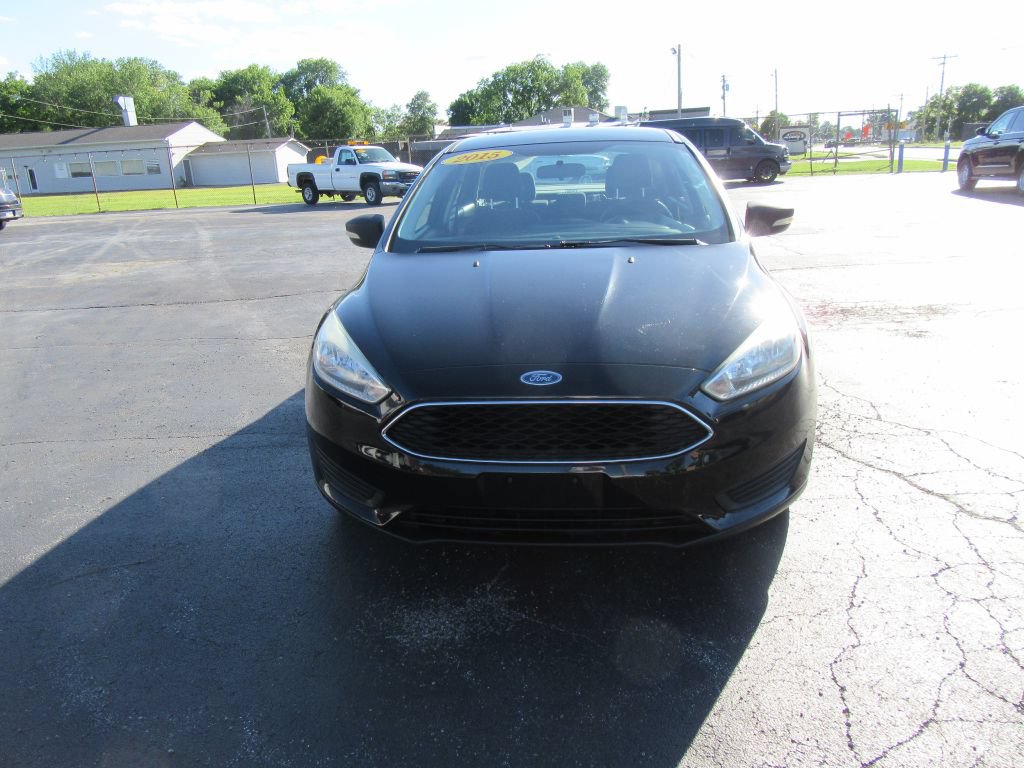 Used 2015 Ford Focus SE w/ SE Cold Weather Package FWD image 2