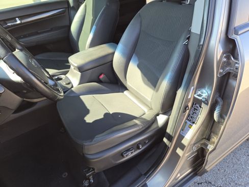 Used 2011 Kia Sorento EX image 20