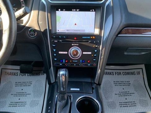 Used 2017 Ford Explorer Platinum image 14