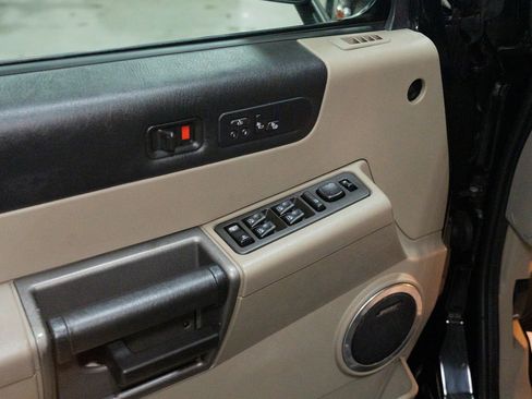 Used 2003 HUMMER H2 w/ Preferred Equipment Group image 19