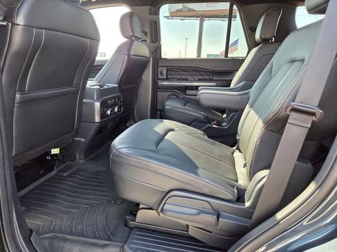 Used 2023 Ford Expedition Platinum RWD image 5